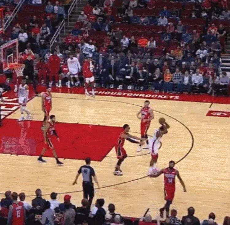 NBA的糊涂大王哈特职业生涯一共丢了18个耳机