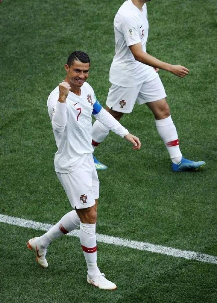 C罗开场4分钟头球破门 摩洛哥0-1不敌葡萄牙提前出局「世界杯C罗头槌闪电破门送摩洛哥出局」