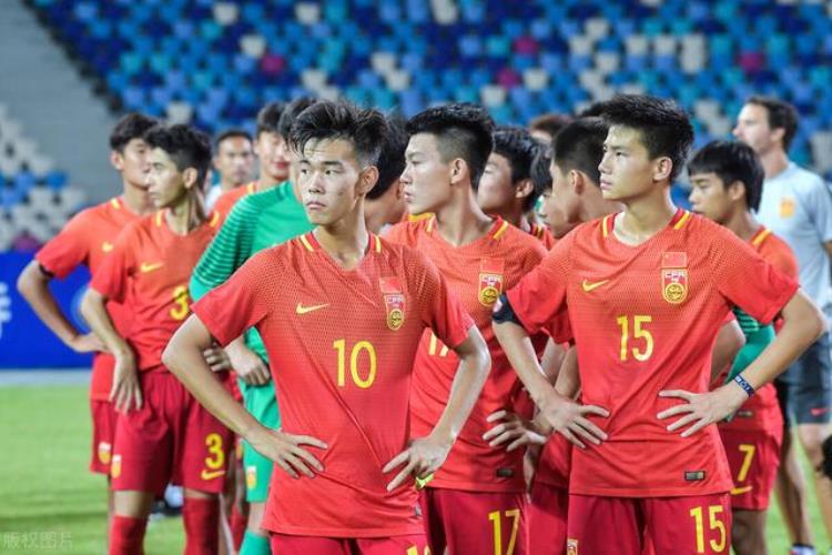 中国足球被骂「中国足球需要关爱而不是谩骂男足差劲其实另有原因」