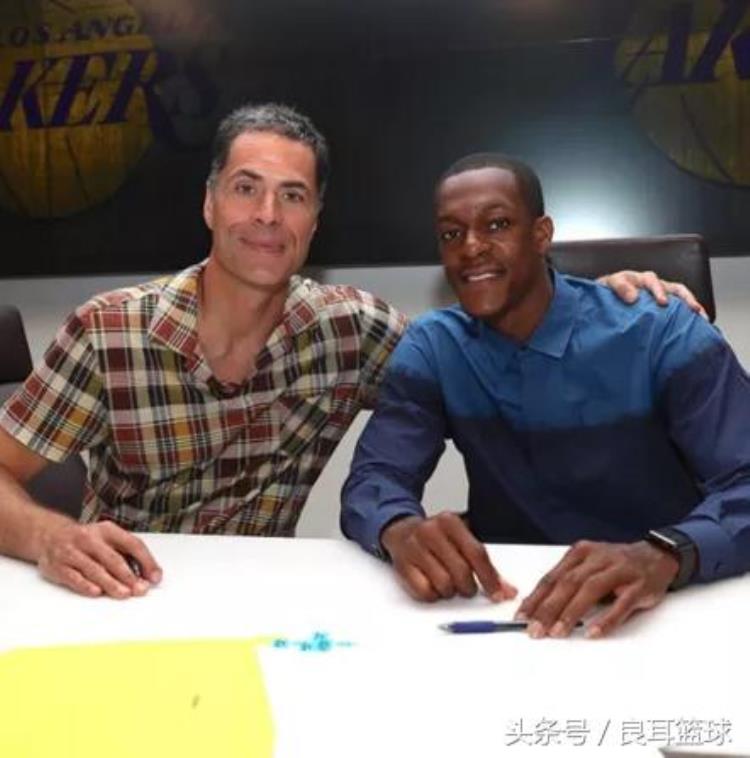NBA球员晒自己签合同时的照片地点搞笑能认全的不多