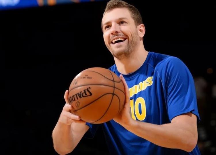 打篮球的都是有钱人「别人打球是为了赚钱我们是为了交朋友细数NBA的富二代」