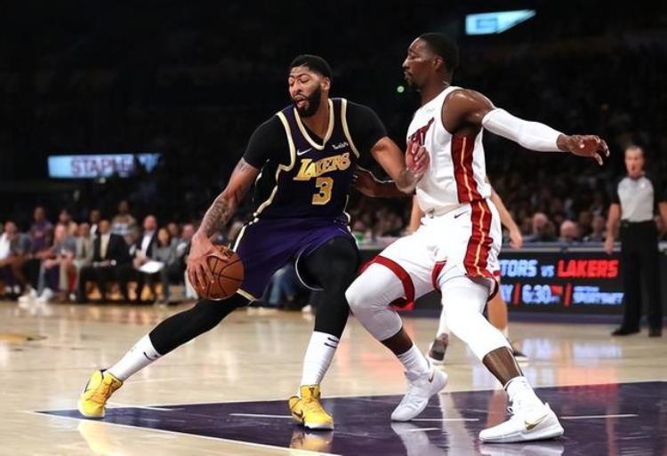 禁区得分最多的后卫「冲击篮筐盘点NBA上赛季最擅长禁区得分的球星新星后卫排第一」