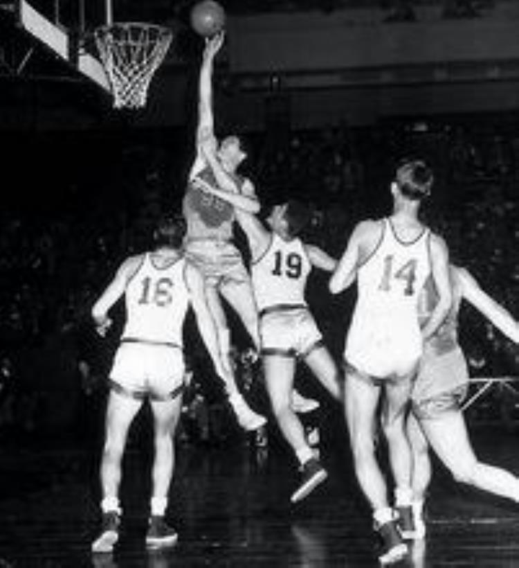 乔丹统治了90年代「7个时代的NBA第一人80年代魔术师90年代乔丹那00年代呢」