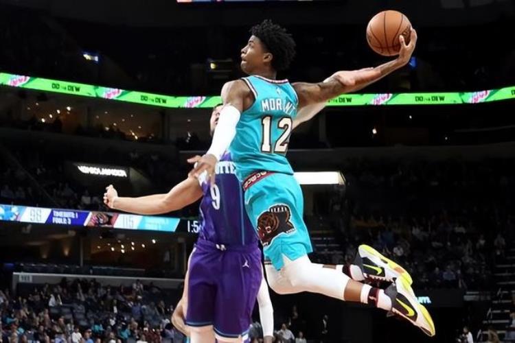 禁区得分最多的后卫「冲击篮筐盘点NBA上赛季最擅长禁区得分的球星新星后卫排第一」