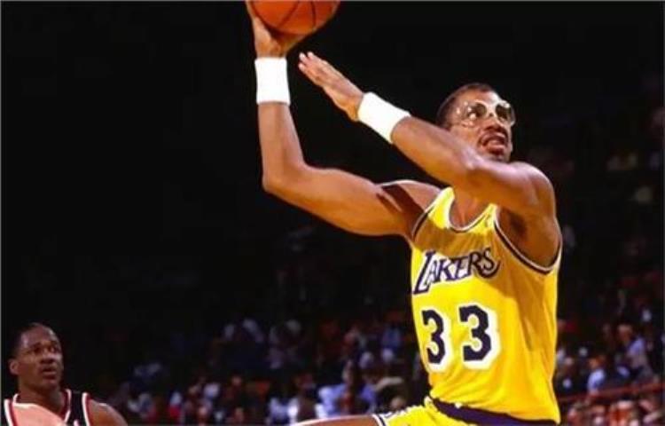 乔丹统治了90年代「7个时代的NBA第一人80年代魔术师90年代乔丹那00年代呢」