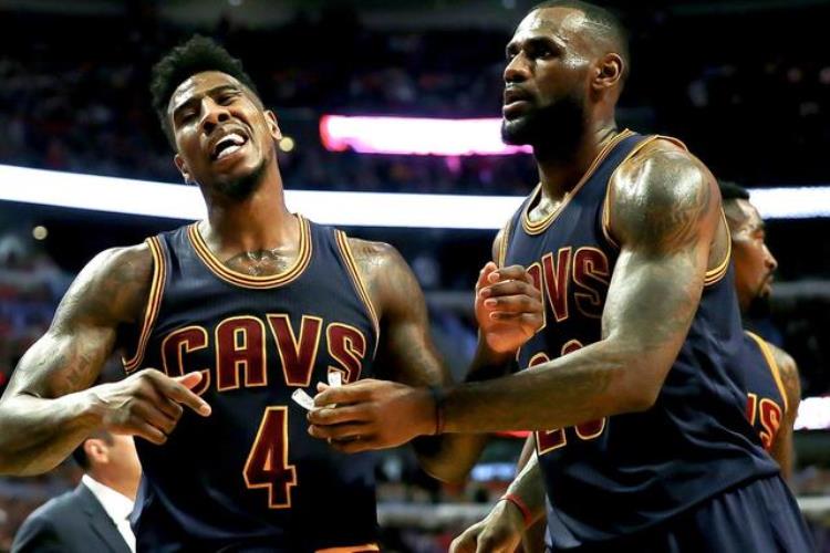 NBA舞王詹姆斯比科比更强他能接管比赛但那是遇到库里之前