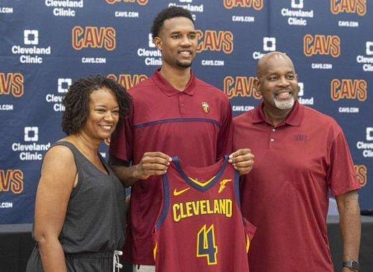 小波特哪年选秀「盘点NBA24岁以下的十大球星小波特可能要水18届新秀占一半」