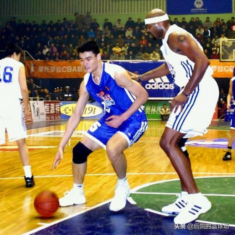 姚明为什么拒绝耐克合同「姚明在NBA为什么没有和国内运动品牌签约反而拒绝耐克签锐步」