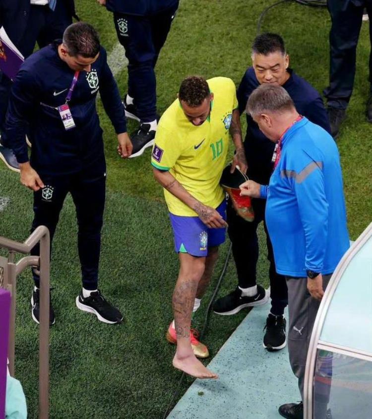 内马尔脚踝扭伤继续踢世界杯悬了
