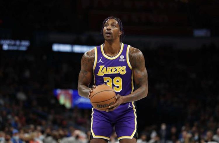 为什么湖人不续约霍华德「霍华德上赛季在湖人队打那么好为何得不到NBA的合同3点原因」