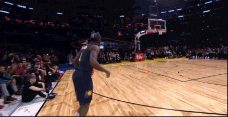 黑豹男主和科比合影「与科比合影助阵扣篮大赛黑豹男主与NBA有缘」