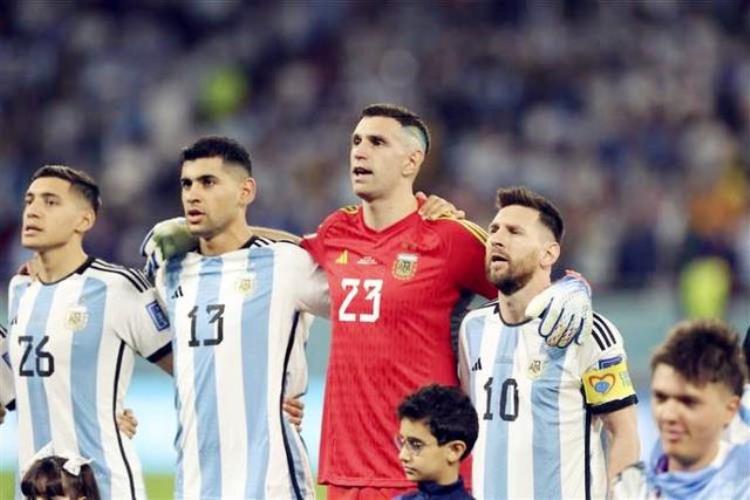 阿根廷球员梅西身价「阿根廷天才后卫罗梅罗身价5000万不骄不躁金窝藏娇显幸福」