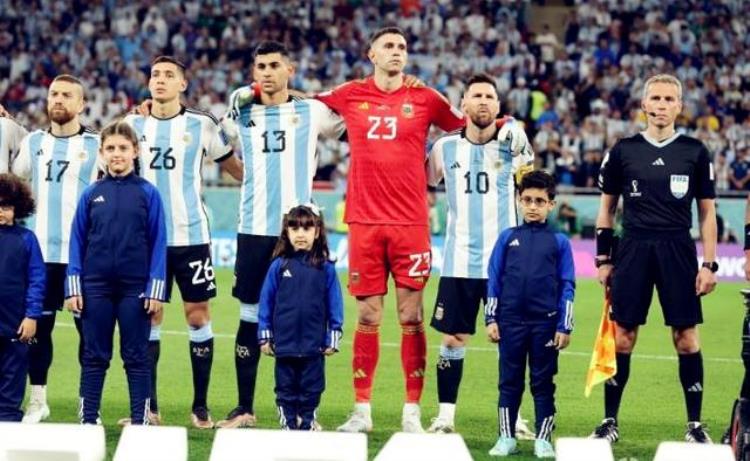 阿根廷球员梅西身价「阿根廷天才后卫罗梅罗身价5000万不骄不躁金窝藏娇显幸福」