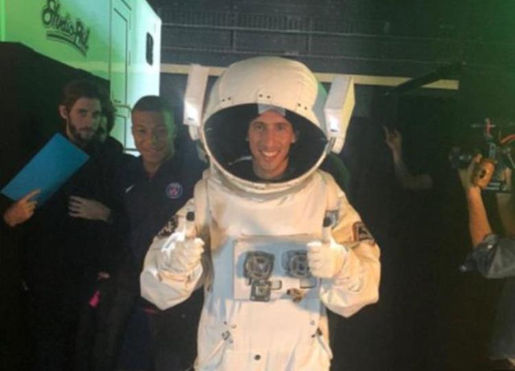 23位足球明星过万圣节莱万夫妇扮小丑迪玛利亚变宇航员
