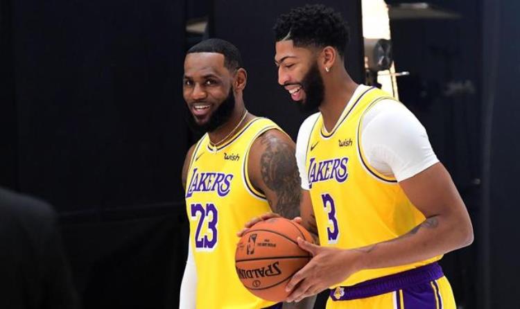 肖华NBA事件「肖华正式宣布5月1号开始恢复湖人球员表达不满」