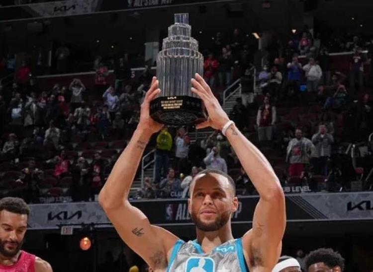 NBA捐款「慈善NBA以詹杜队名义各捐45万和30万库里捐108万」