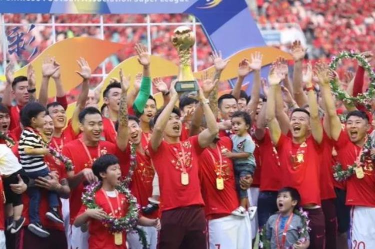 截止2018年广州恒大俱乐部曾获得过几次亚冠冠军「2017赛季中国足球6项主要赛事冠军均已产生广州恒大拿到2座奖杯」