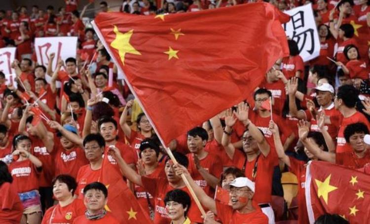 中国足球拿得出手吗「为中国足球操碎了心中国商人坐不住了这种模式能获得双赢吗」