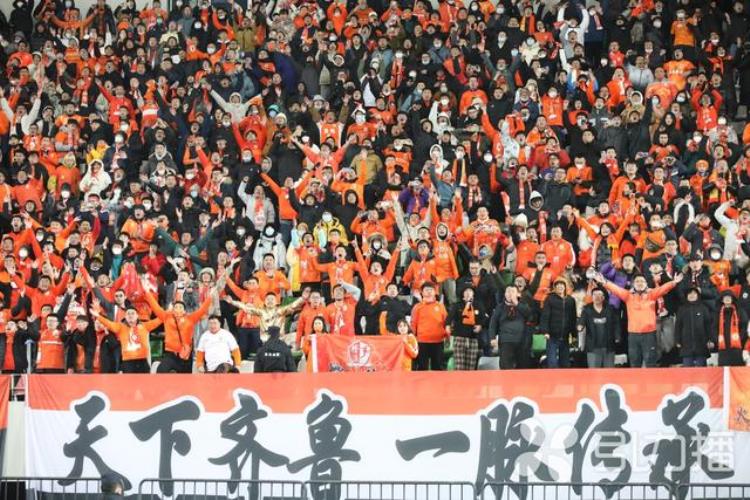 火爆的足球氛围回来了2万多名球迷点燃苏城冬日激情