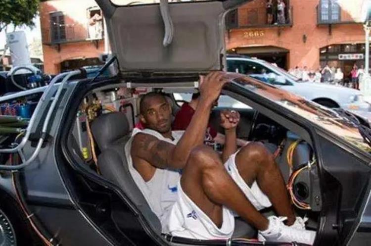 NBA球星怎么开车姚明开定制奔驰杜兰特二指握方向盘奥尼尔