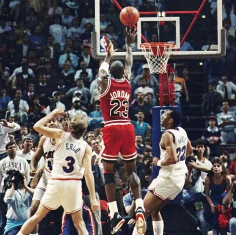 NBA历史最伟大6大进球乔丹投出世纪绝杀欧文超级3分带走勇士