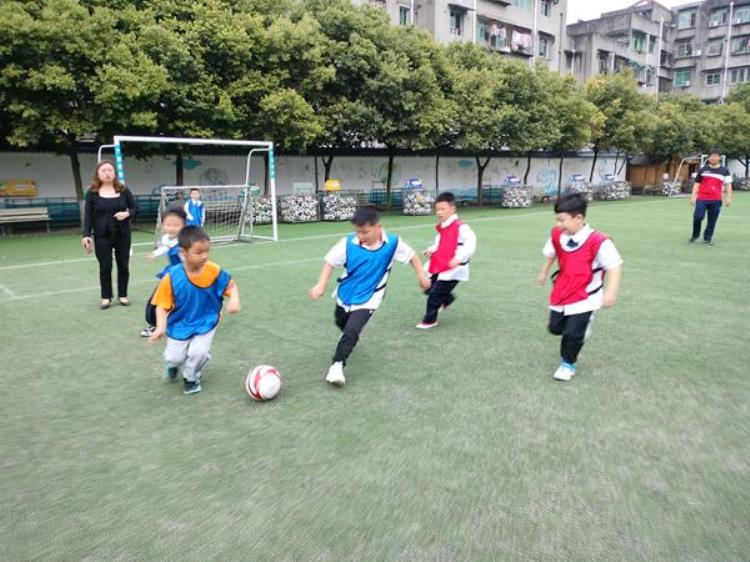 绵竹市天河小学校园足球联赛正式开赛