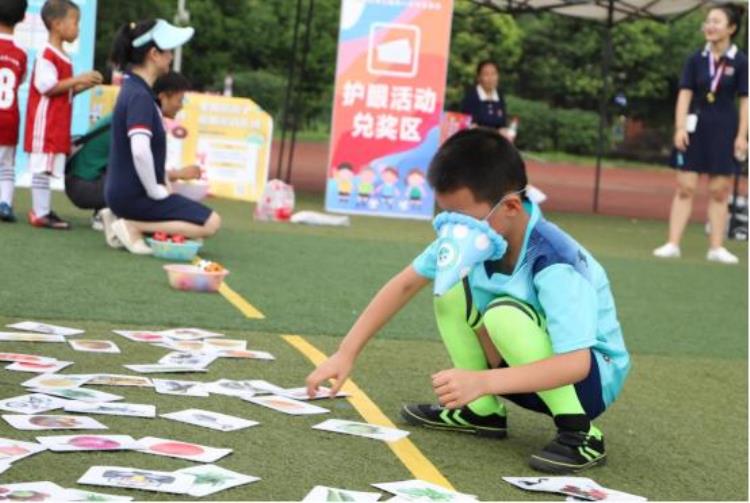 绿茵场上的足球少年美篇「绿茵点亮梦想足球点亮童年成都武侯第三届幼儿足球嘉年华落幕」