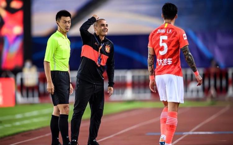 围绕广州恒大教练骂人一事上海媒体广东球迷发生了争论