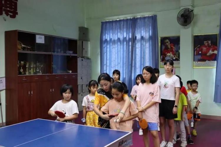 乒出快乐乒出精彩张槎古灶村第一届青少年乒乓球夏令营结营