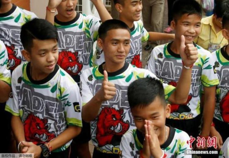 泰国青少年足球队被困十天奇迹获救「泰国山洞获救少年足球队成员12人到寺庙短期出家」