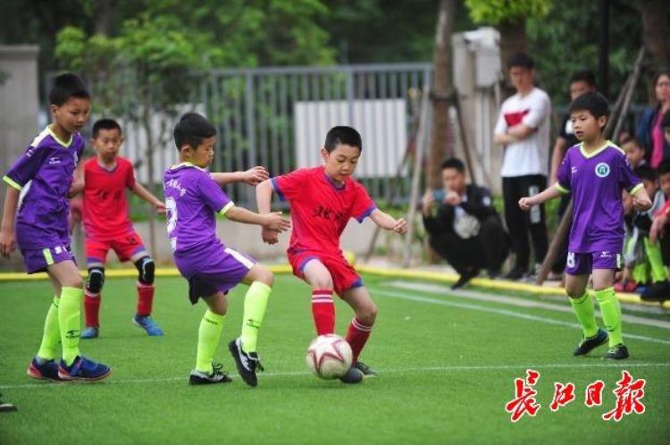 高水平对战踢得过瘾江汉区校园足球锦标赛开赛
