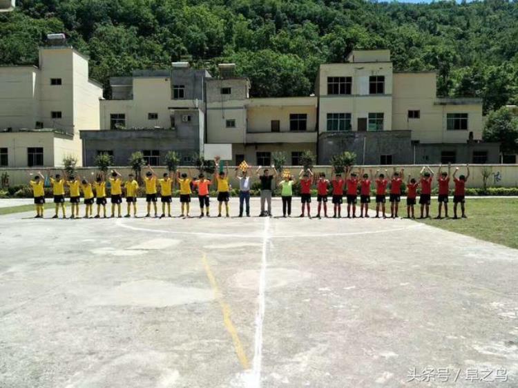 旬阳南区第三届校园足球初中联赛在金寨初中举行