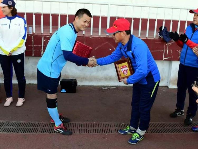 中韩足球打架「中韩足球在济南再较量这群老男孩踢嗨了」