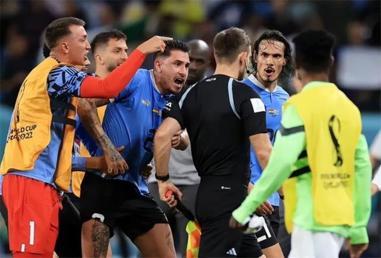 世界杯黑哨裁判的下场「世界杯黑哨风波出结果国际足联为黑哨出头正式宣布处罚乌拉圭」
