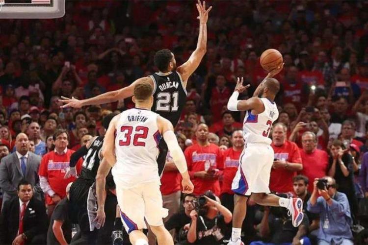 最强nba保罗运球帷幄「最强NBA季后赛首轮保罗拼命拉卫冕冠军下马谁知阴沟里翻船」