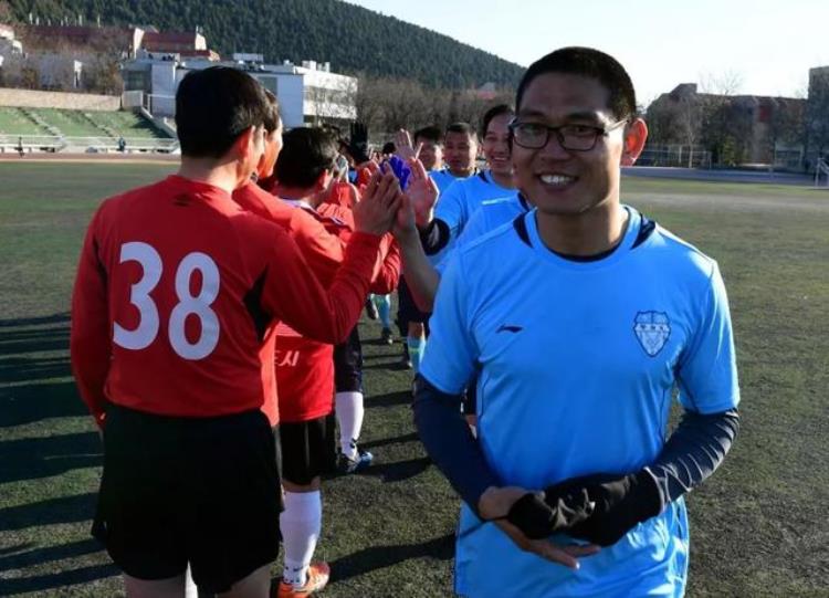 中韩足球在济南再较量这群老男孩踢嗨了