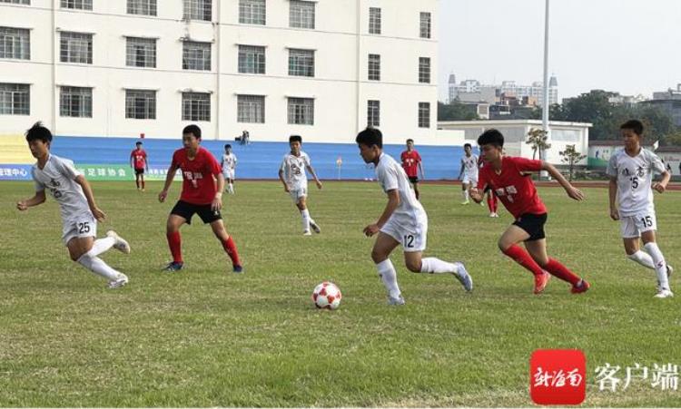 省运会足球赛男子乙组陵水队和琼中队会师决赛