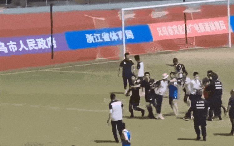 浙江省运会多名男足球员追打主裁判官方回应已开展调查
