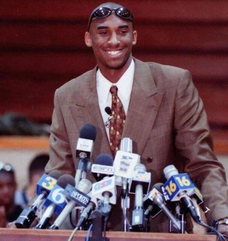 科比宣布参选25周年跳过大学进军NBA还记得他17岁的样子吗