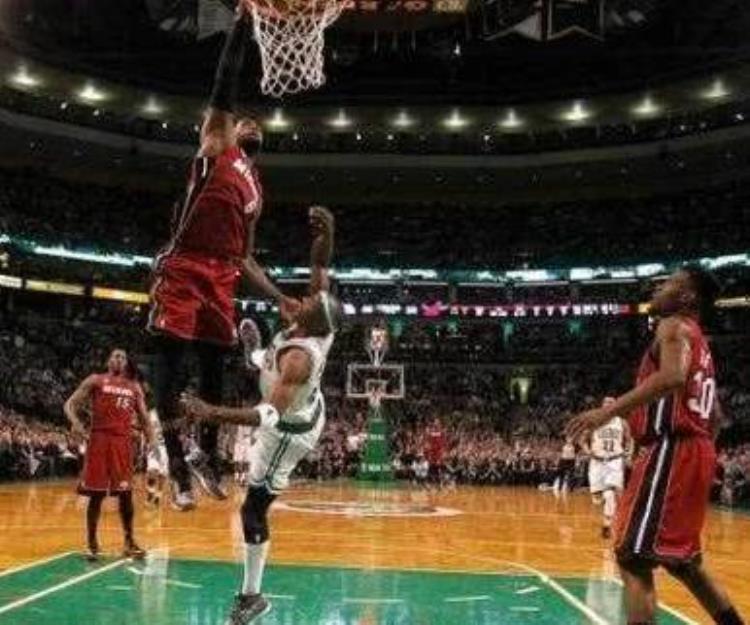 nba被隔扣最多的球员「7张照片看NBA最强隔人暴扣这是要在他们生涯留下阴影」