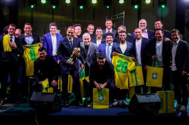 巴西02世界杯冠军成员再聚首王牌中场胖到完全认不出远超大罗