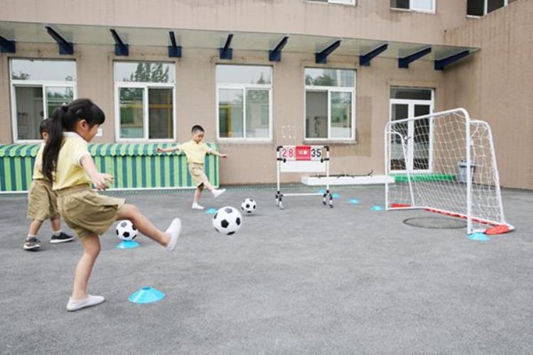 幼儿园足球游戏活动有哪些「干货│幼儿园足球游戏这么玩孩子们都超爱」