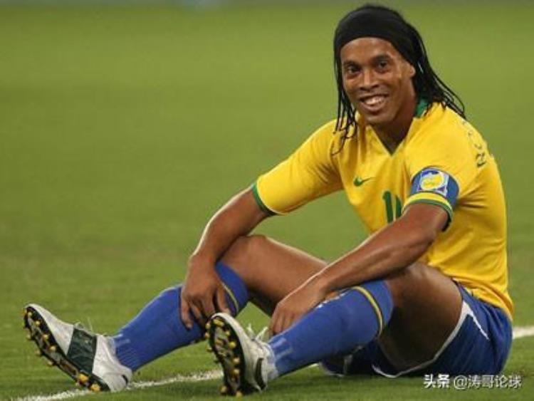 巴西足球天才球员「足球王国巴西史上的十大天才巨星大量动图」