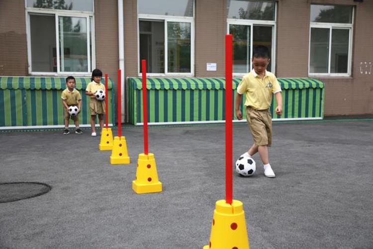 幼儿园足球游戏活动有哪些「干货│幼儿园足球游戏这么玩孩子们都超爱」