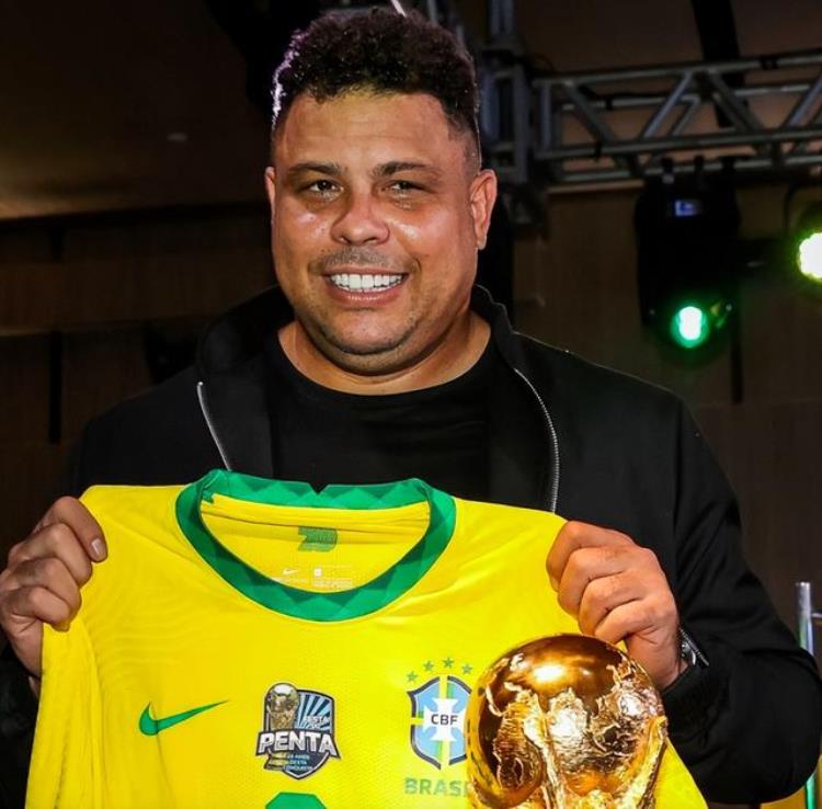 巴西02年世界杯最豪华阵容「巴西02世界杯冠军成员再聚首王牌中场胖到完全认不出远超大罗」