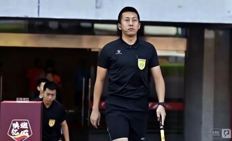 中国足协裁判员队伍年轻化提速吴明峰成首位90后国际级裁判