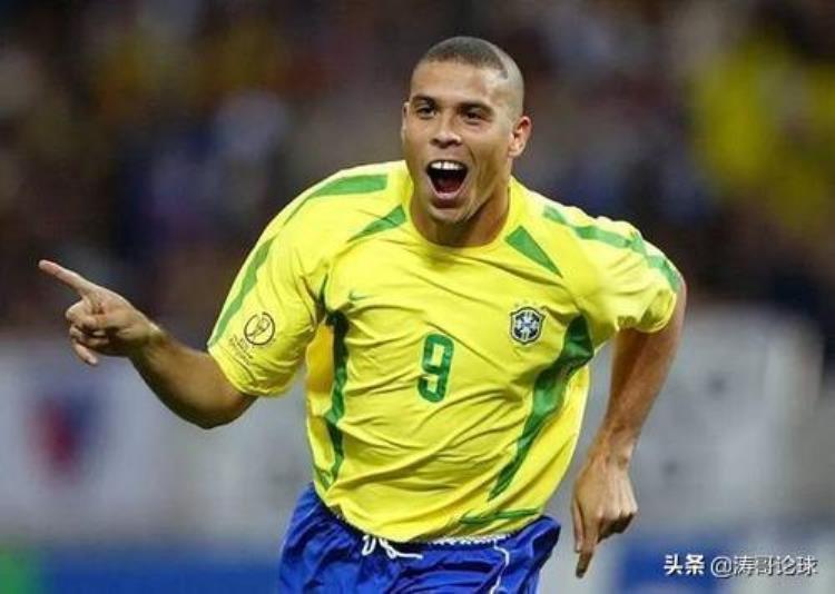 巴西足球天才球员「足球王国巴西史上的十大天才巨星大量动图」