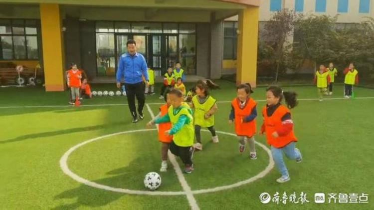 幼儿园足球系列活动「步步生花足够勇敢齐龙幼儿园开展幼儿自主足球赛活动」