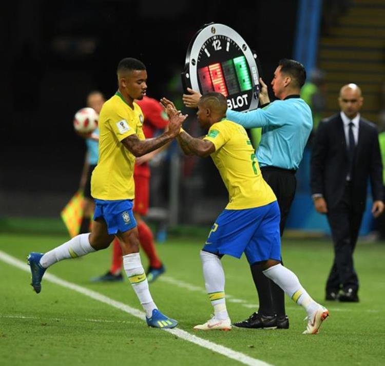 巴西球员回不来「巴西足球的拿手绝技中锋回撤战术为何如今不再成功」