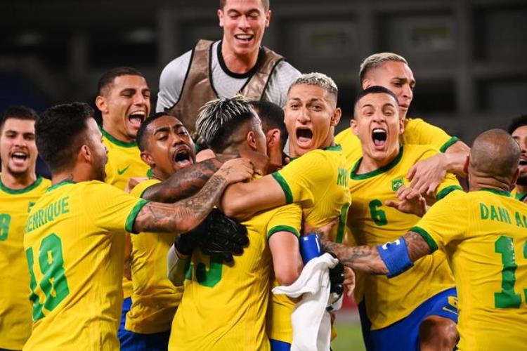 足球男足半决赛巴西胜墨西哥队「足球男足半决赛巴西胜墨西哥」